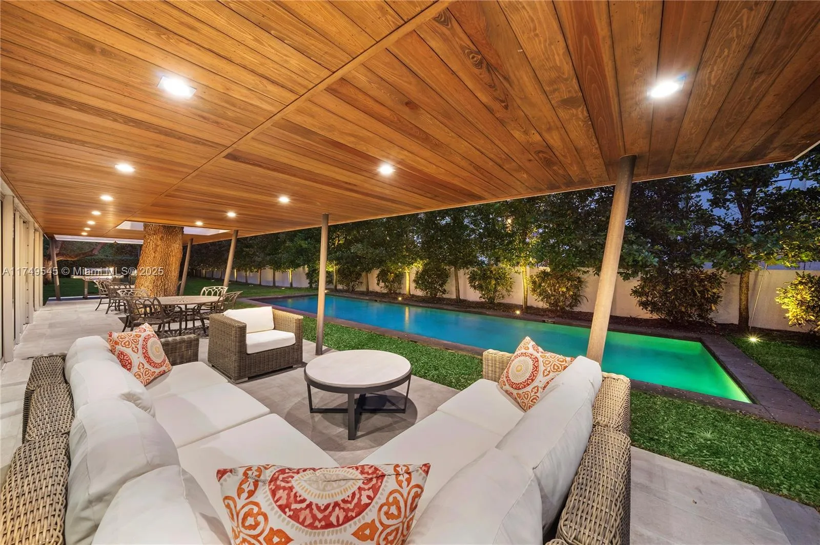 Miami, Florida 33143, United States, 4 Bedrooms Bedrooms, ,4 BathroomsBathrooms,Residential,Active,487