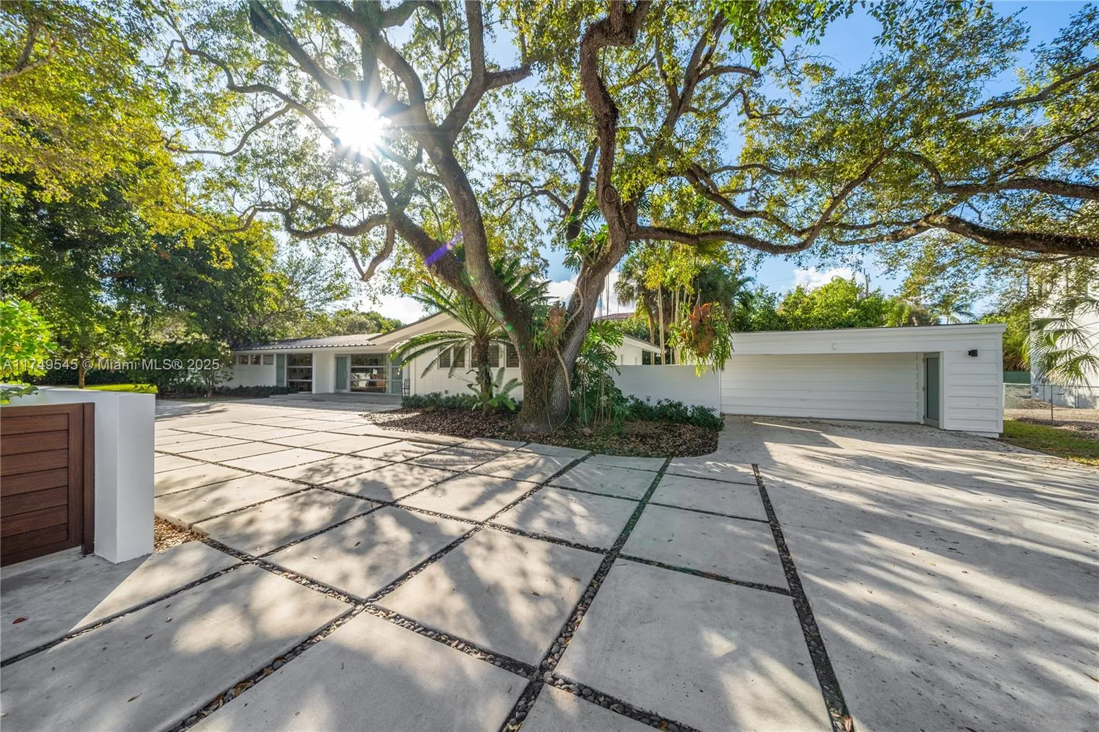 Miami, Florida 33143, United States, 4 Bedrooms Bedrooms, ,4 BathroomsBathrooms,Residential,Active,487