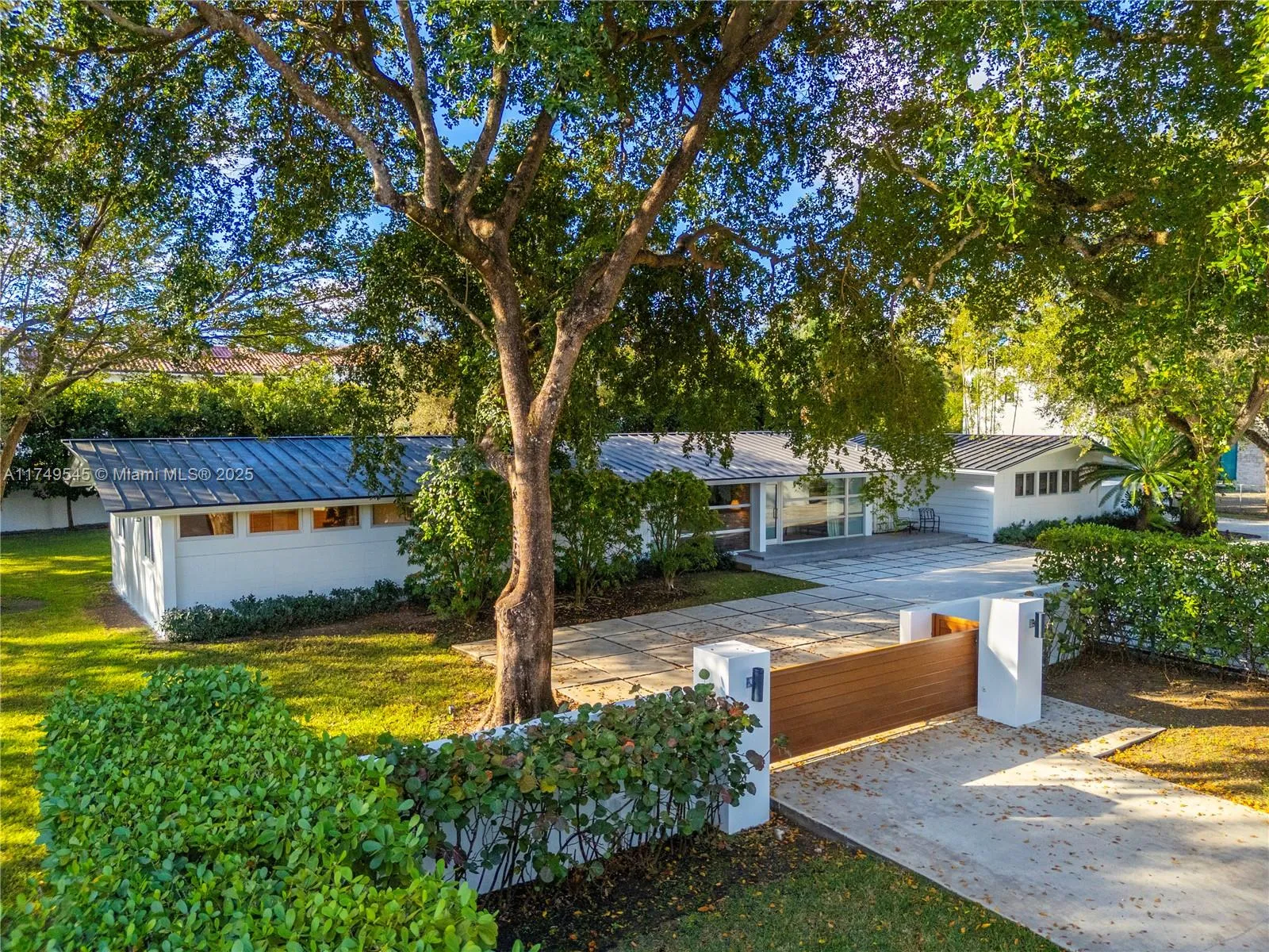 Miami, Florida 33143, United States, 4 Bedrooms Bedrooms, ,4 BathroomsBathrooms,Residential,Active,487