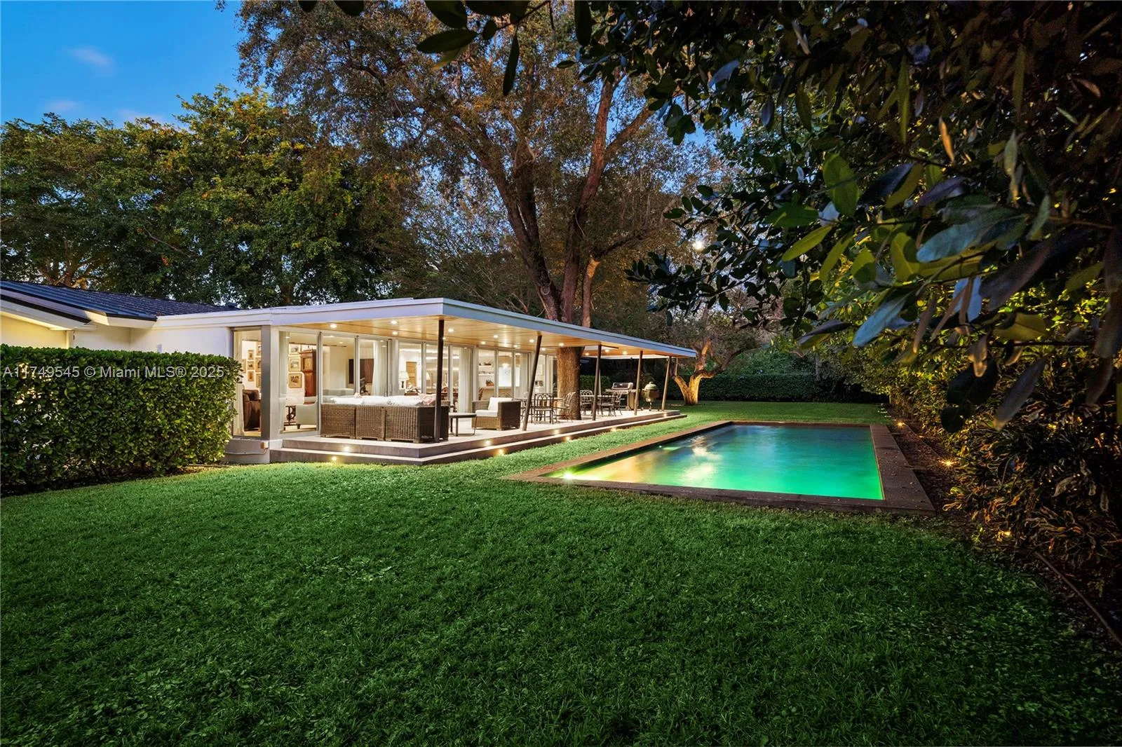 Miami, Florida 33143, United States, 4 Bedrooms Bedrooms, ,4 BathroomsBathrooms,Residential,Active,487