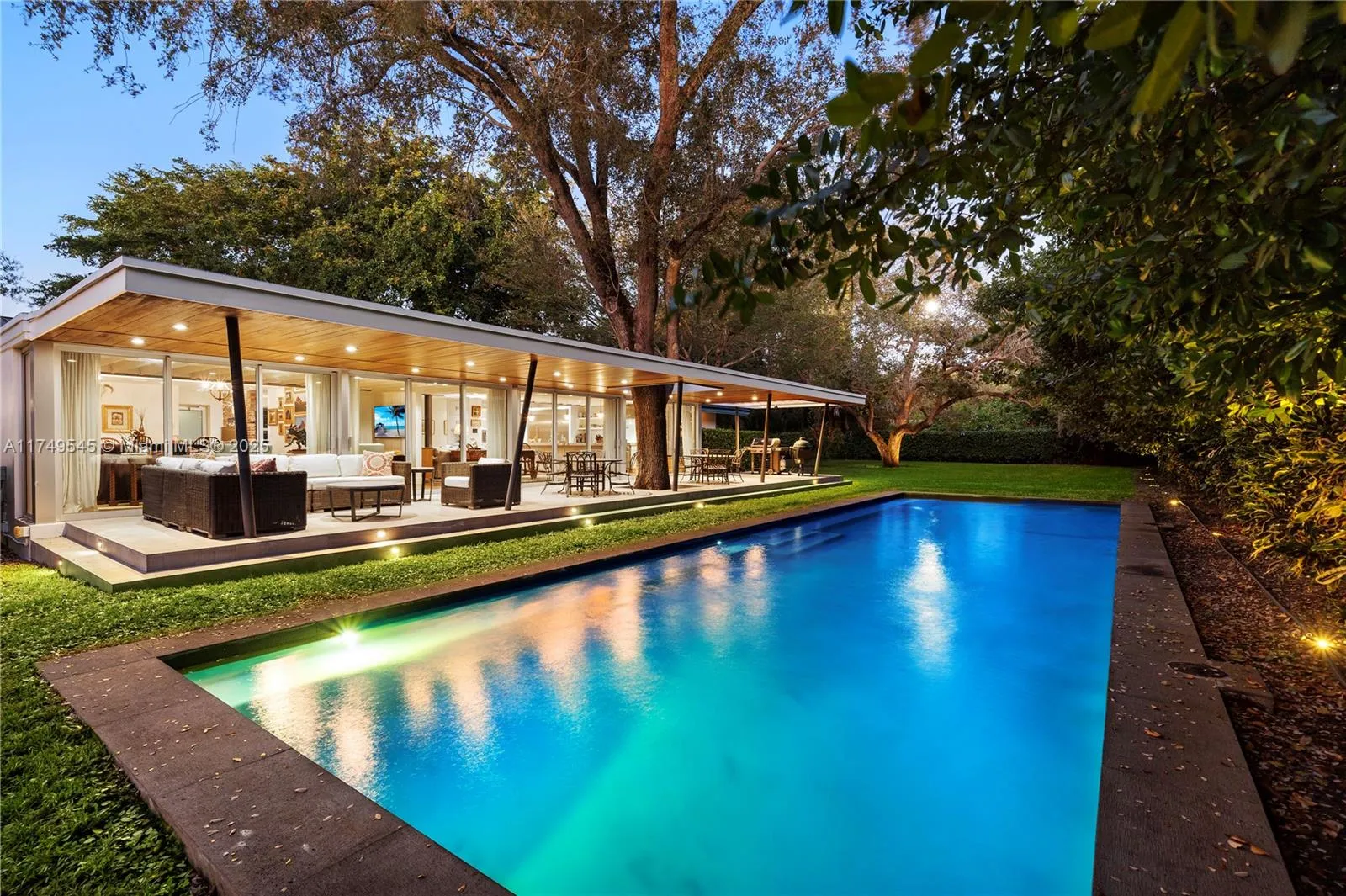 Miami, Florida 33143, United States, 4 Bedrooms Bedrooms, ,4 BathroomsBathrooms,Residential,Active,487