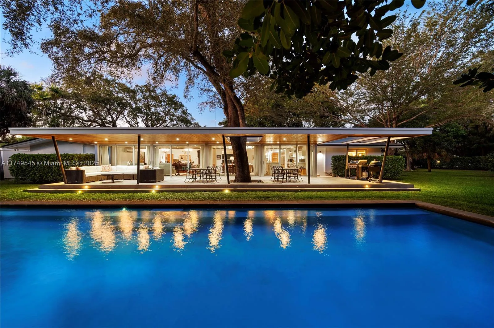 Miami, Florida 33143, United States, 4 Bedrooms Bedrooms, ,4 BathroomsBathrooms,Residential,Active,487 Miami, Florida 33143, United States, 4 Bedrooms Bedrooms, ,4 BathroomsBathrooms,Residential,Active,487