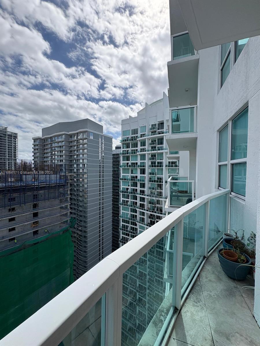 BRICKELL ON THE RIVER N T - Residential