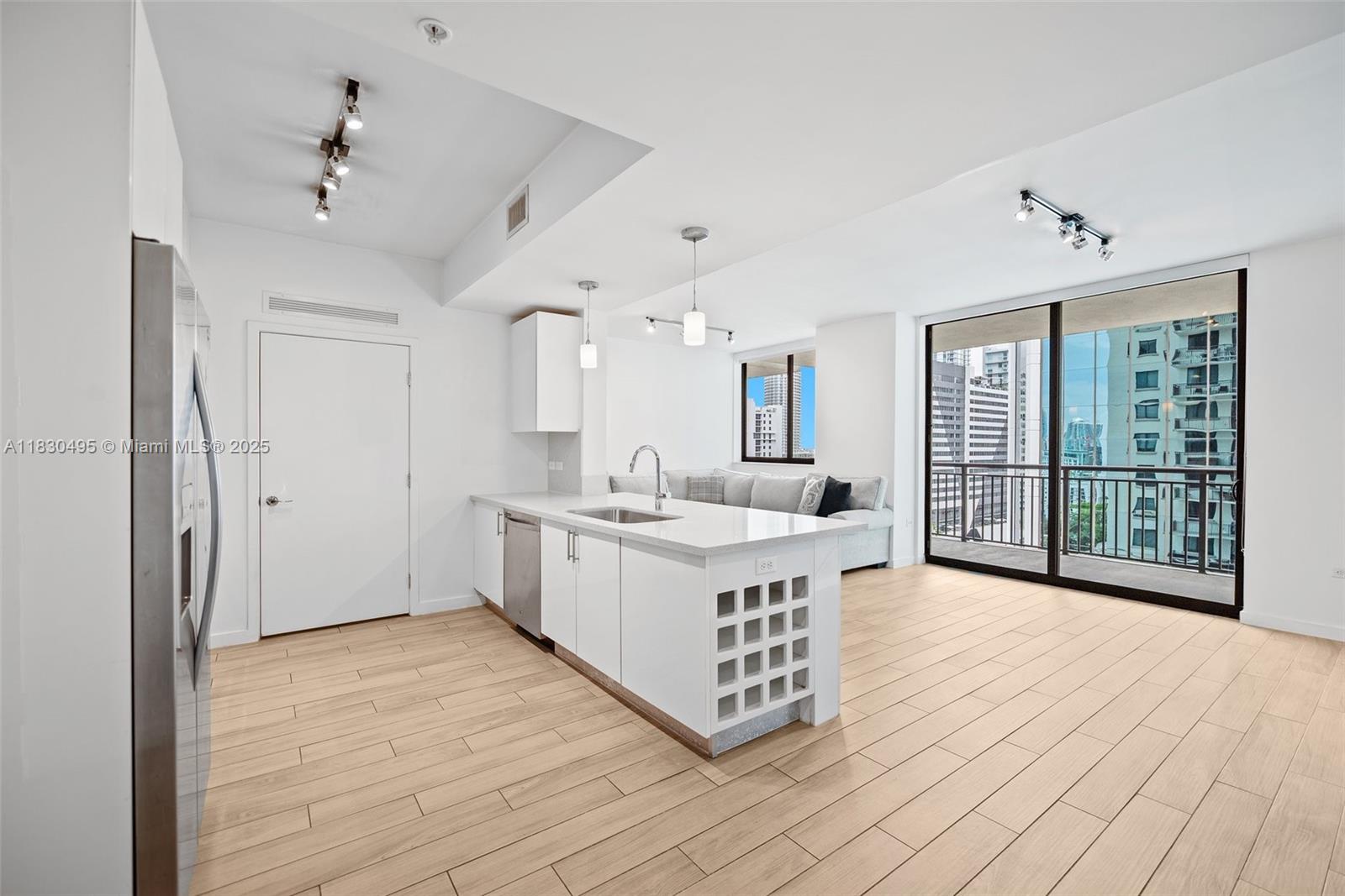 999 SW 1st Ave 1615