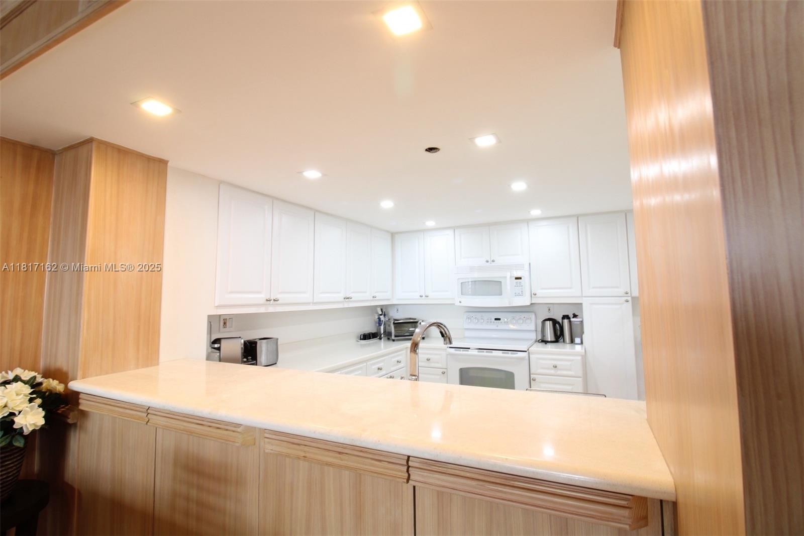 THE EMERALDBAY @ KEY COLON - Residential