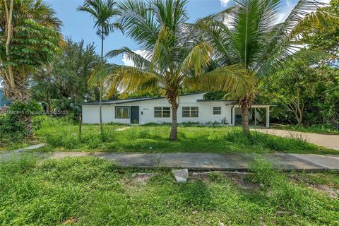 Photo of 310 SW 1st Ave, Boynton Beach, FL 33435 (MLS # A11880870)