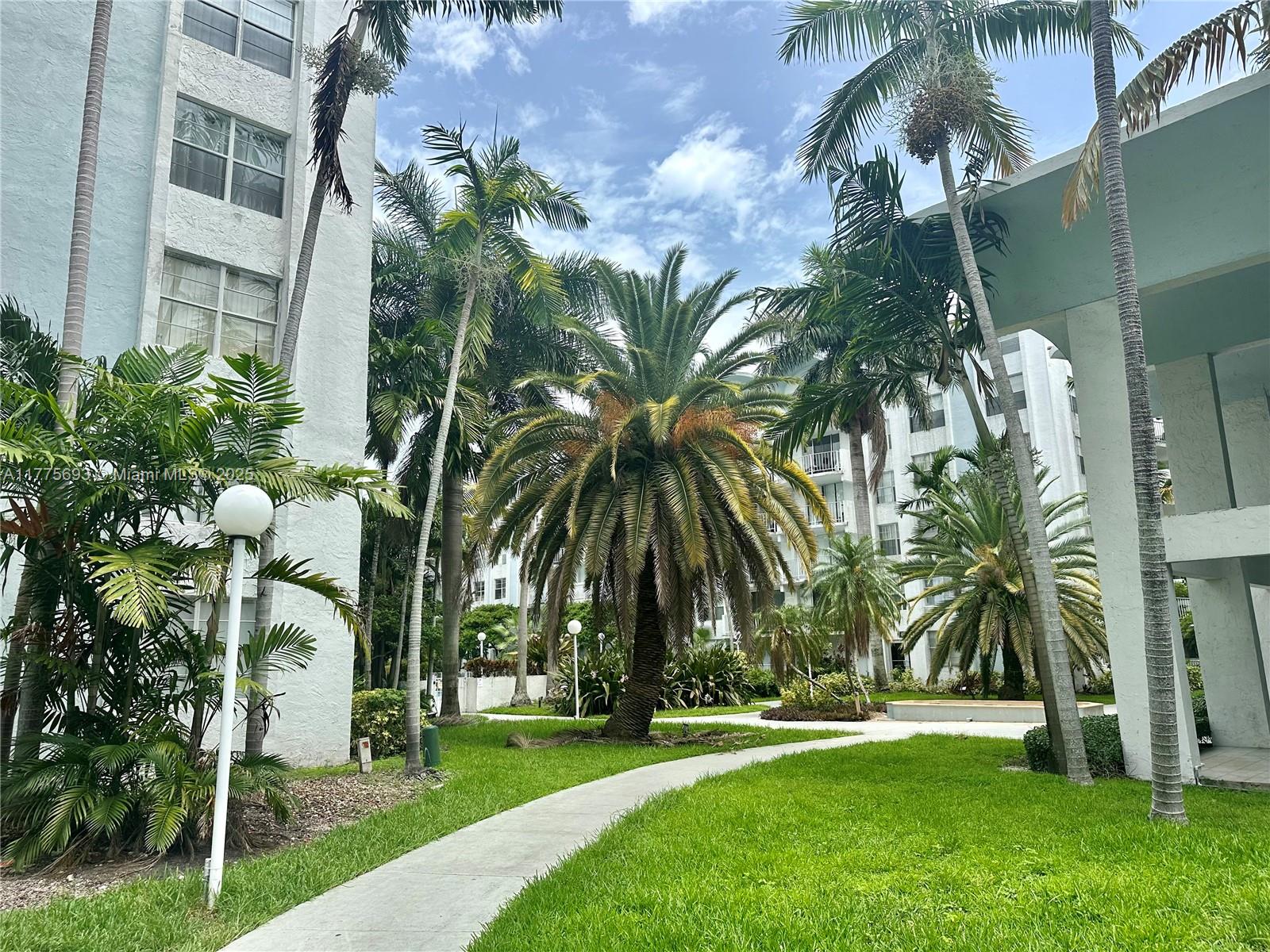 MONTECARLO CONDO - Residential