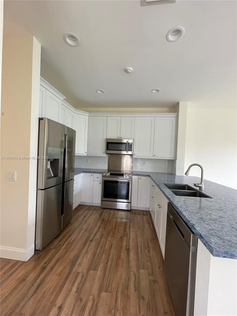 SECTOR 3 - PARCELS C D E - Residential Lease