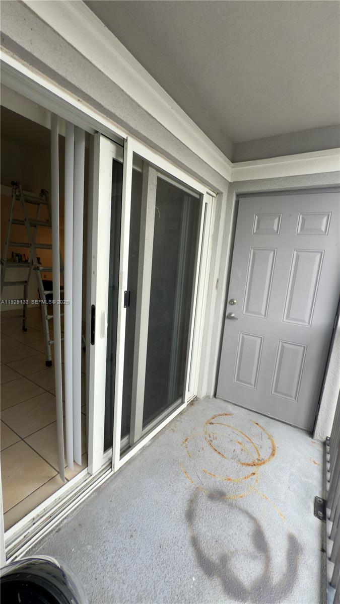 VISTA TRACE 5 CONDO - Residential Lease