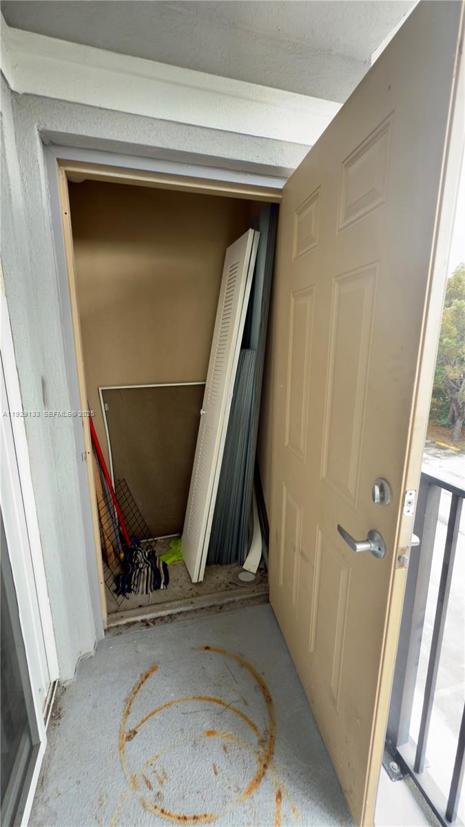 VISTA TRACE 5 CONDO - Residential Lease