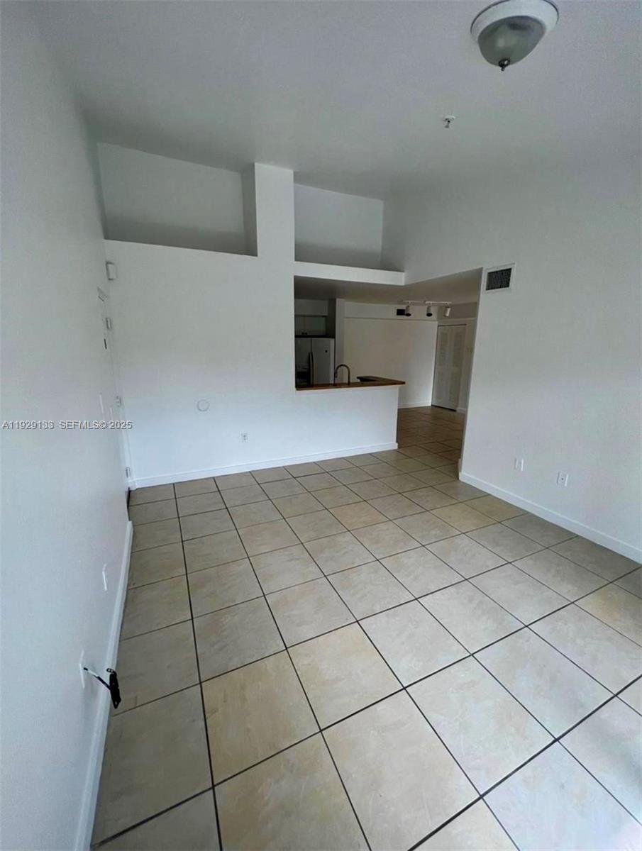 VISTA TRACE 5 CONDO - Residential Lease