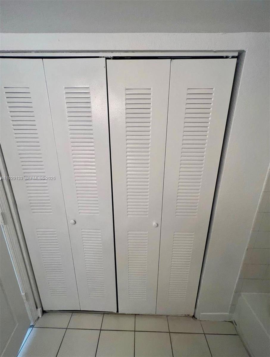 VISTA TRACE 5 CONDO - Residential Lease