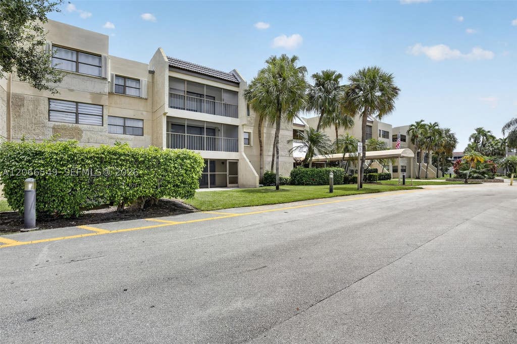 Photo of 220 Lakeview Dr #210, Weston, FL 33326 (MLS # A12066549)