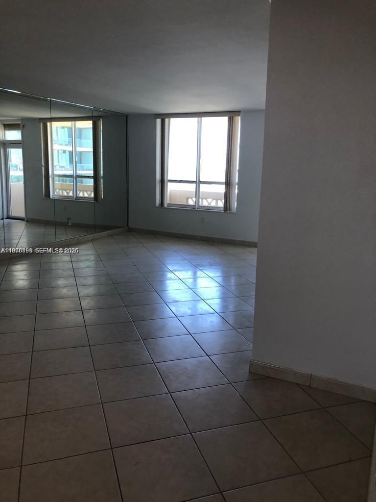 10185 Collins Ave 1402