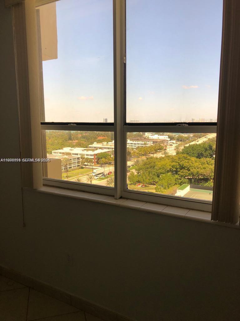 10185 Collins Ave 1402