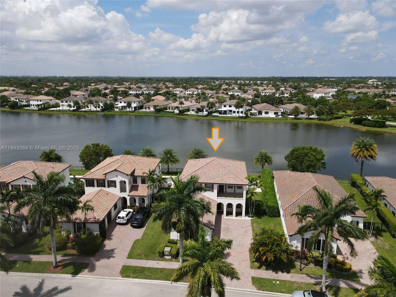 3696 NW 82nd Dr, Cooper City, FL, 33024/$1,395,000 2 3696 NW 82nd Dr