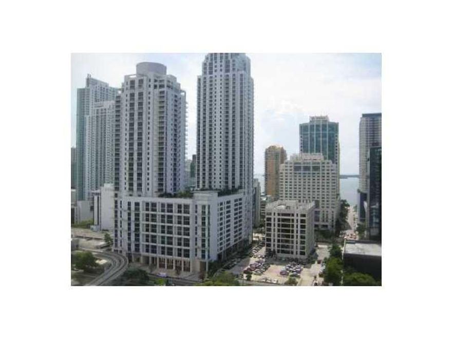 NICE UNIT IS THE HEART OF BRICKELL, CLOSE TO RESTAURANTS, SHOPPS, BANKS.