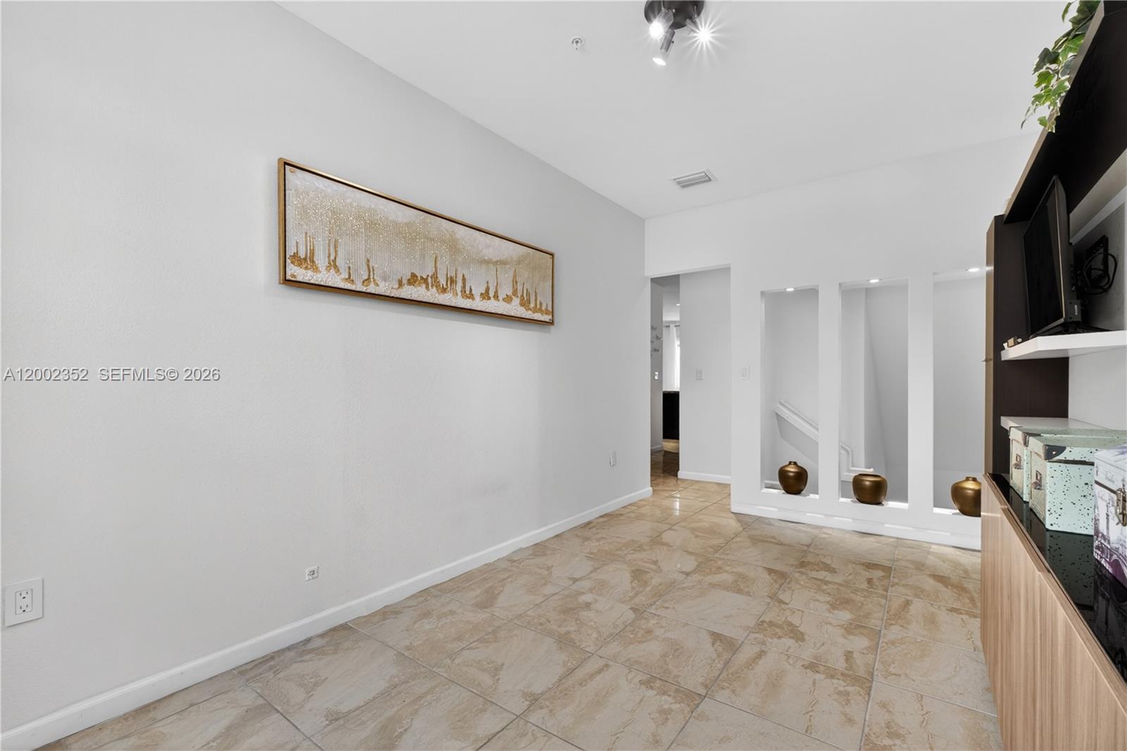 MANDARIN LAKES - Residential