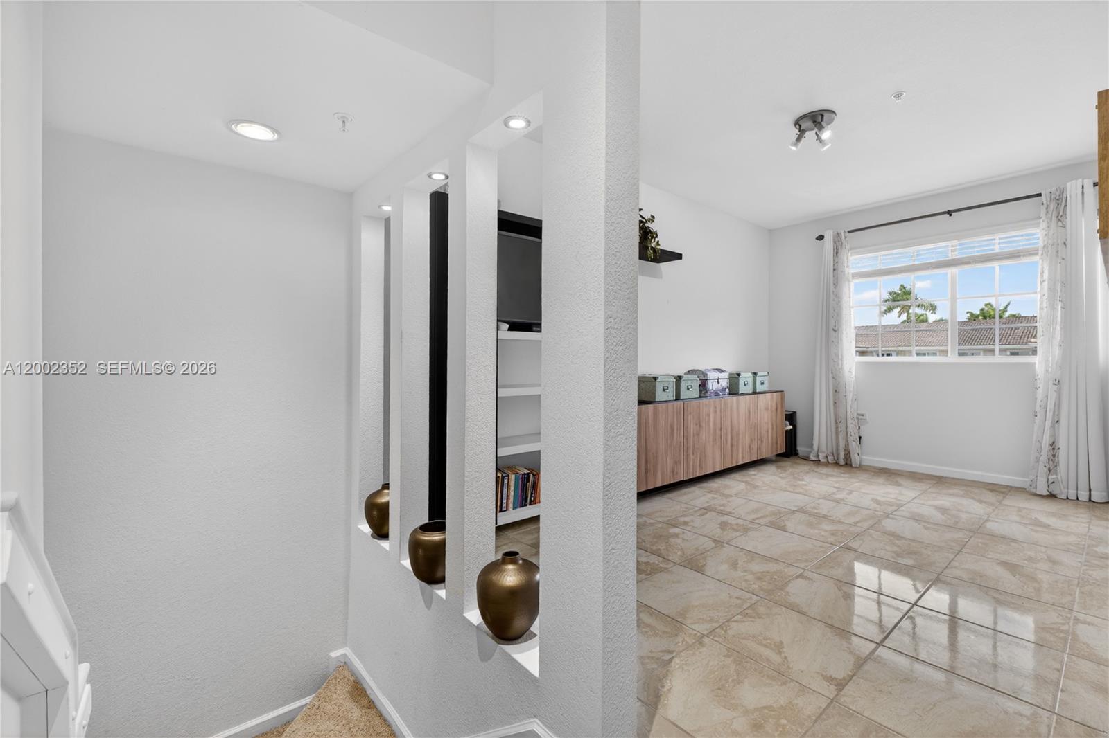 MANDARIN LAKES - Residential