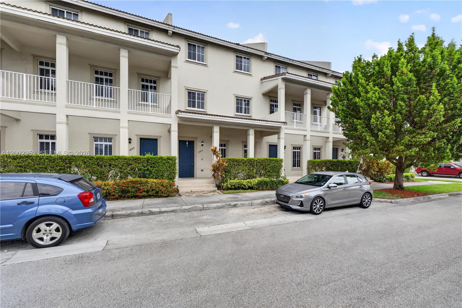 MANDARIN LAKES - Residential