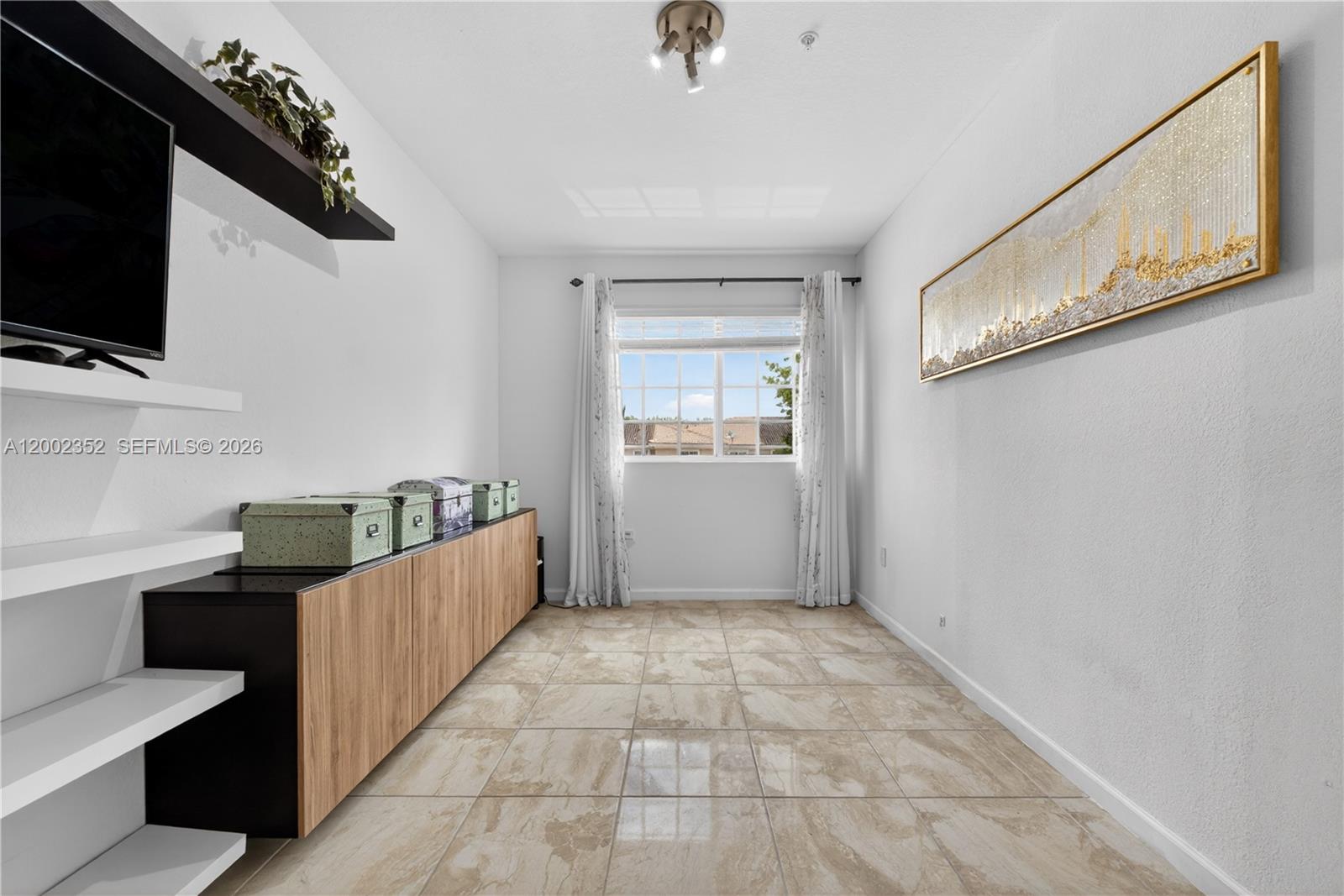 MANDARIN LAKES - Residential