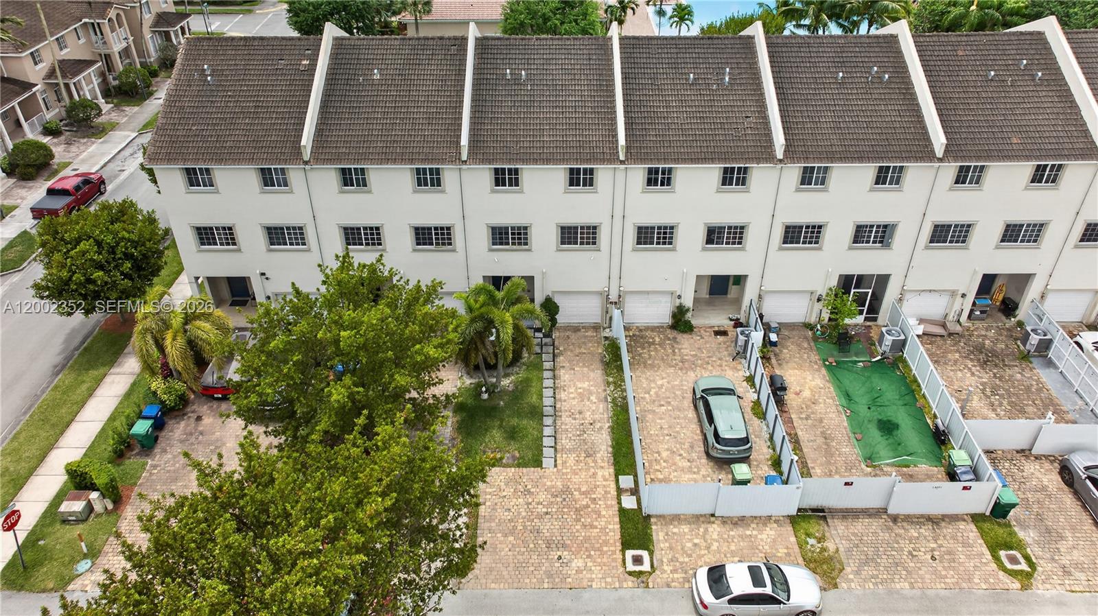 MANDARIN LAKES - Residential