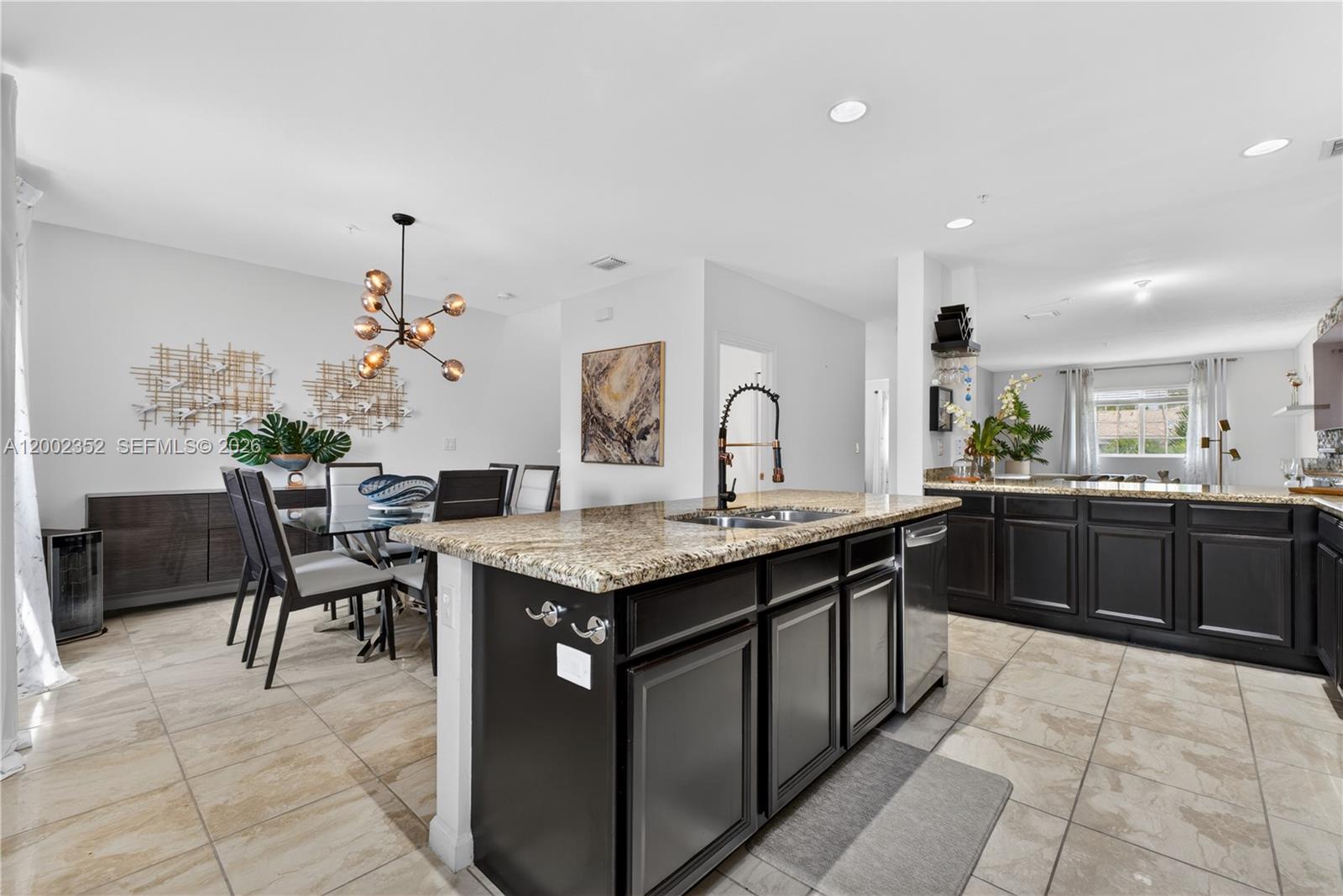 MANDARIN LAKES - Residential