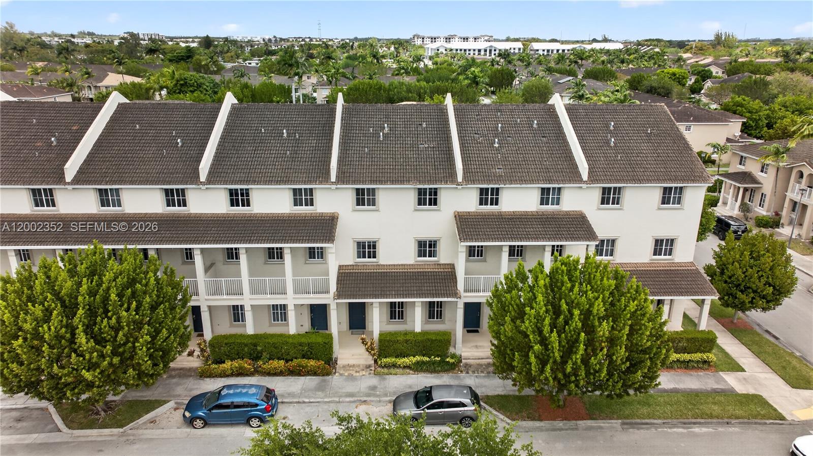 MANDARIN LAKES - Residential