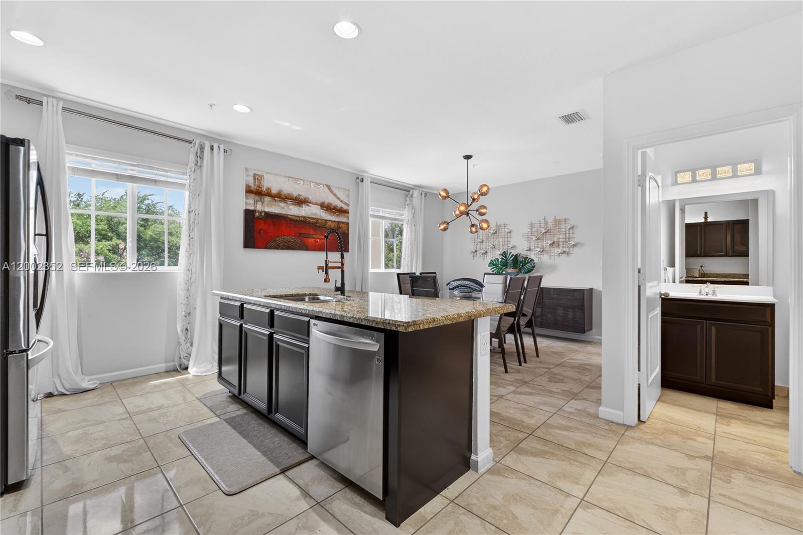 MANDARIN LAKES - Residential