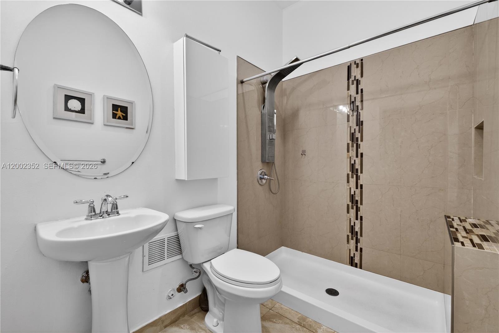 MANDARIN LAKES - Residential