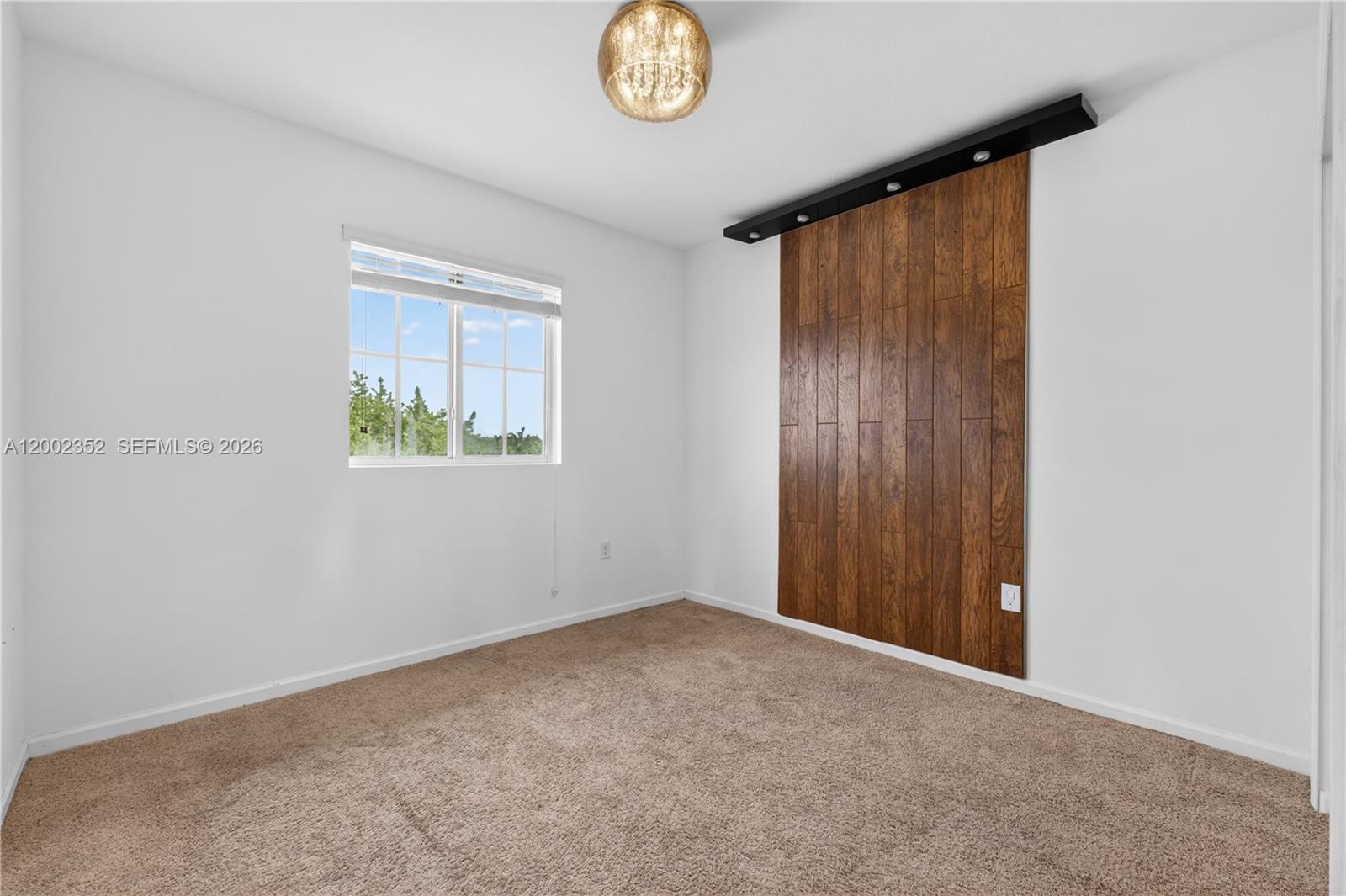 MANDARIN LAKES - Residential