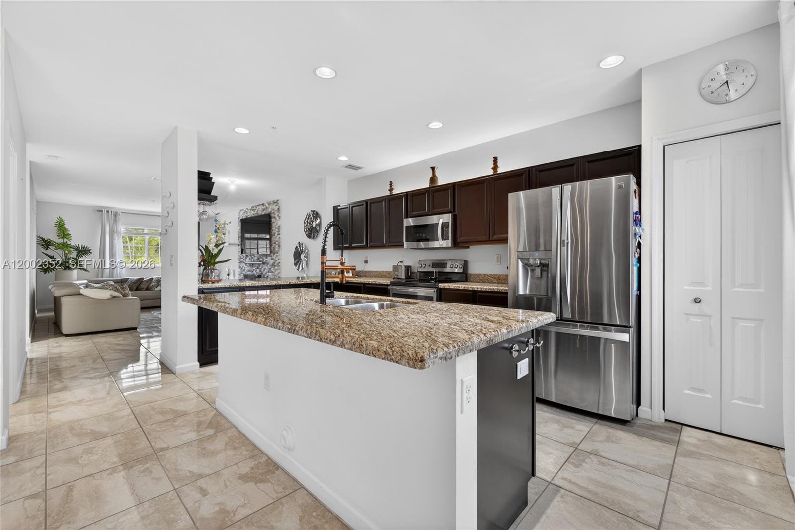 MANDARIN LAKES - Residential