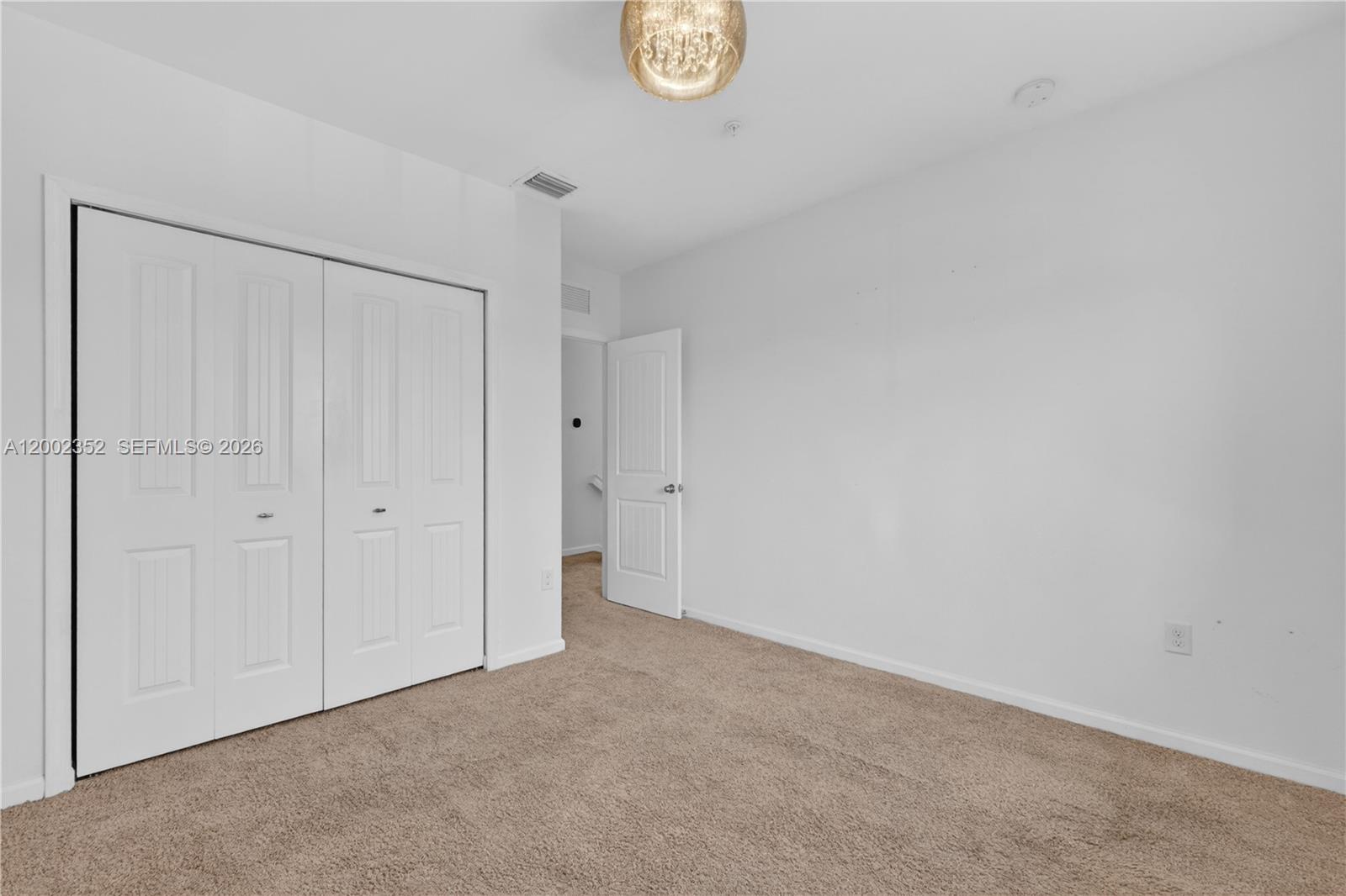 MANDARIN LAKES - Residential