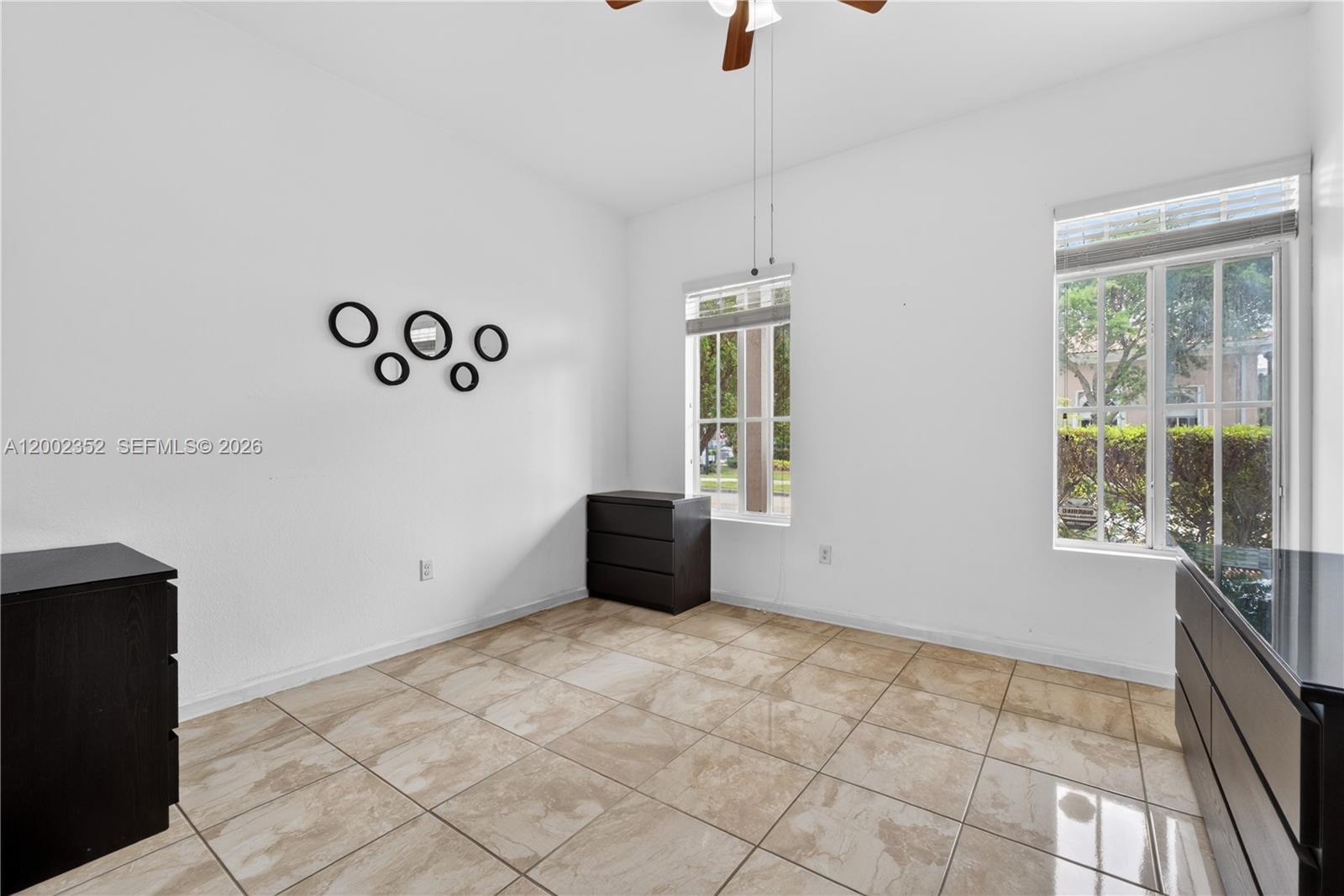 MANDARIN LAKES - Residential