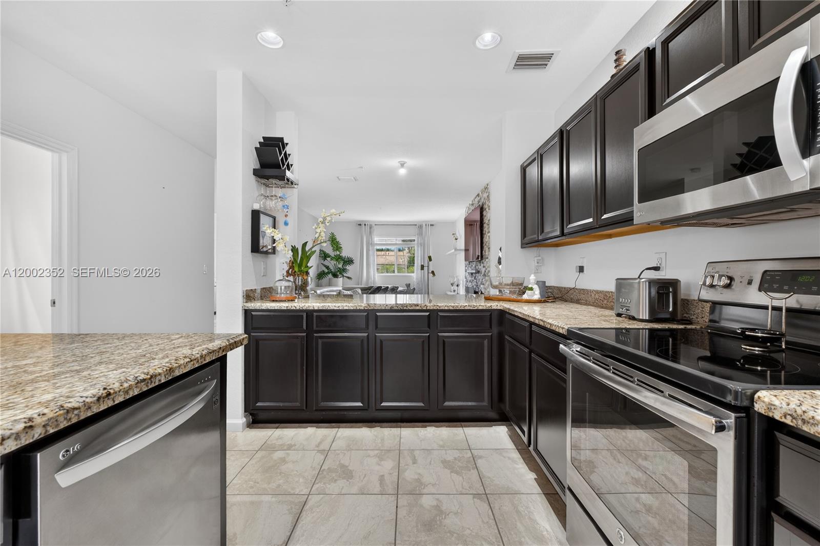 MANDARIN LAKES - Residential