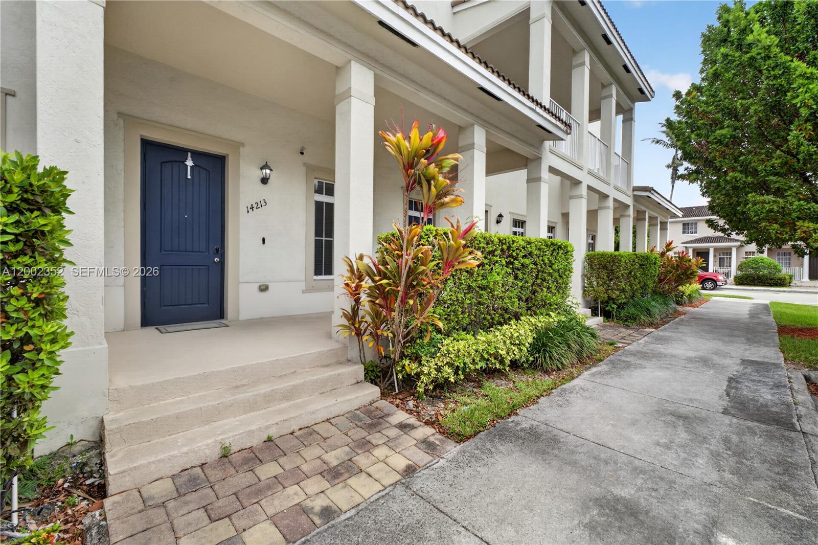 MANDARIN LAKES - Residential