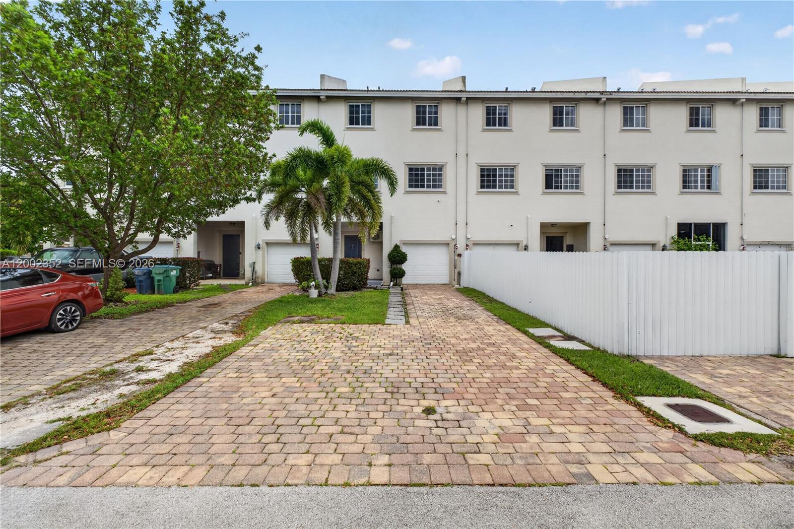 MANDARIN LAKES - Residential