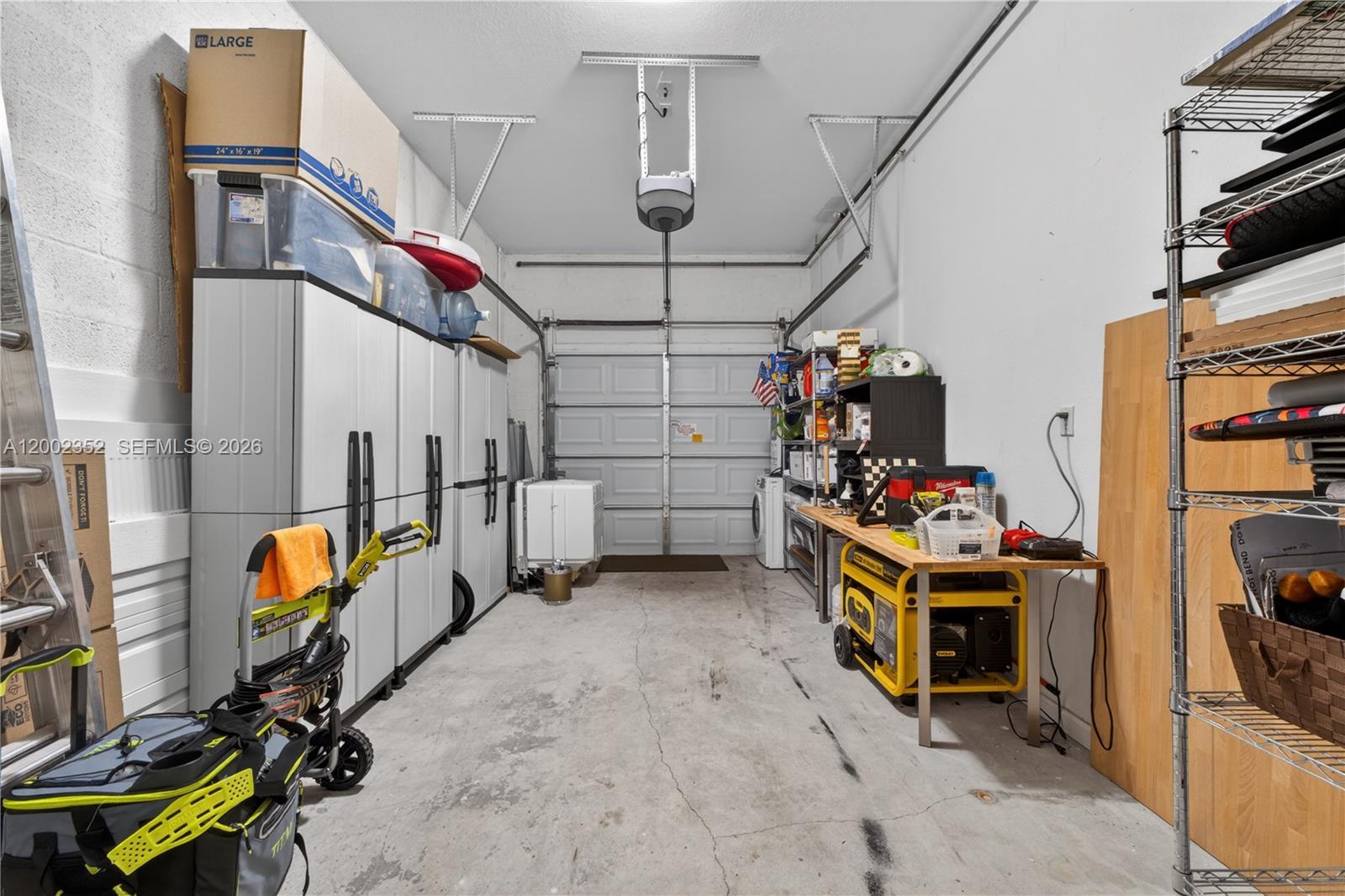 MANDARIN LAKES - Residential