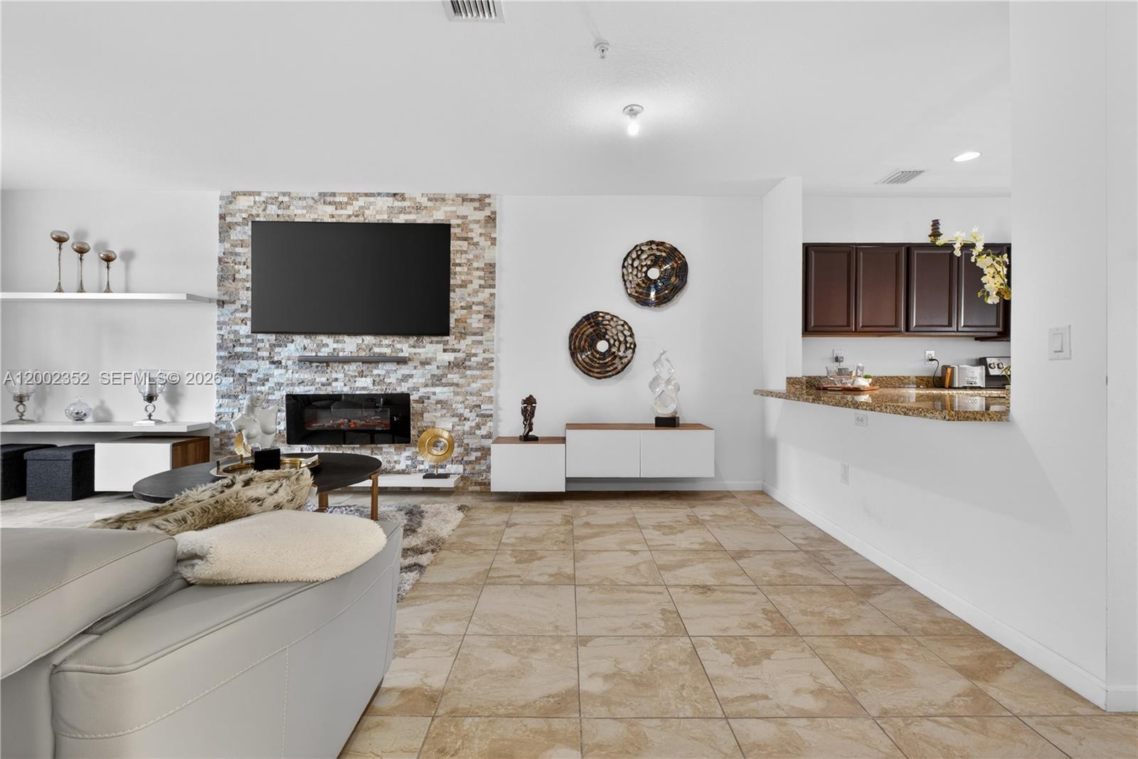 MANDARIN LAKES - Residential