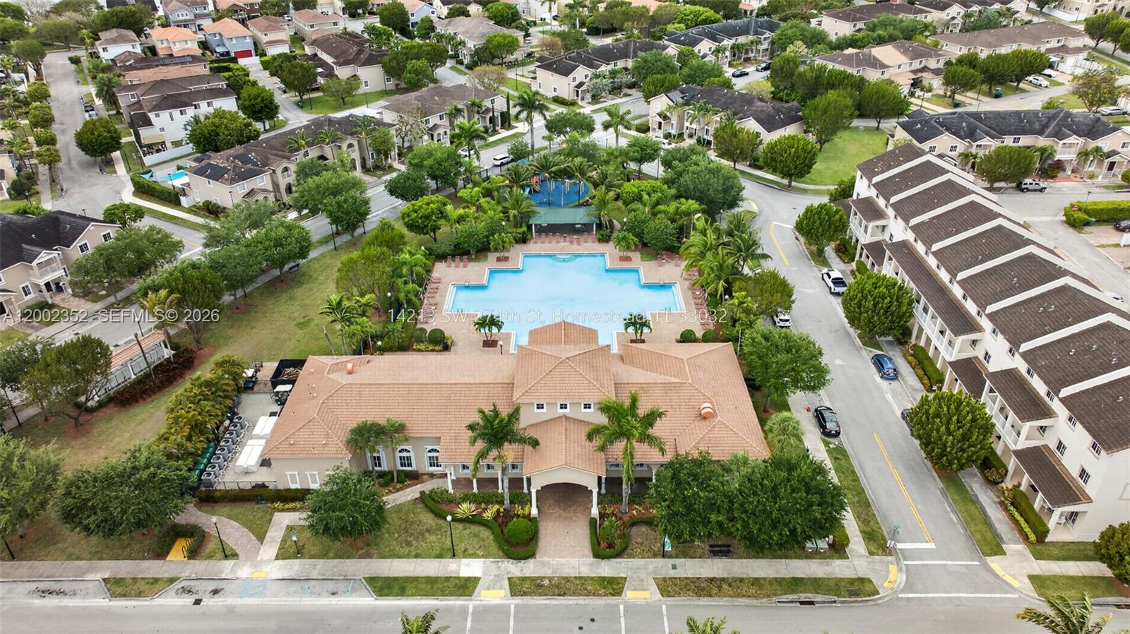 MANDARIN LAKES - Residential