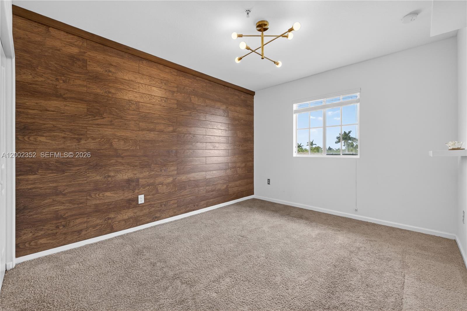 MANDARIN LAKES - Residential