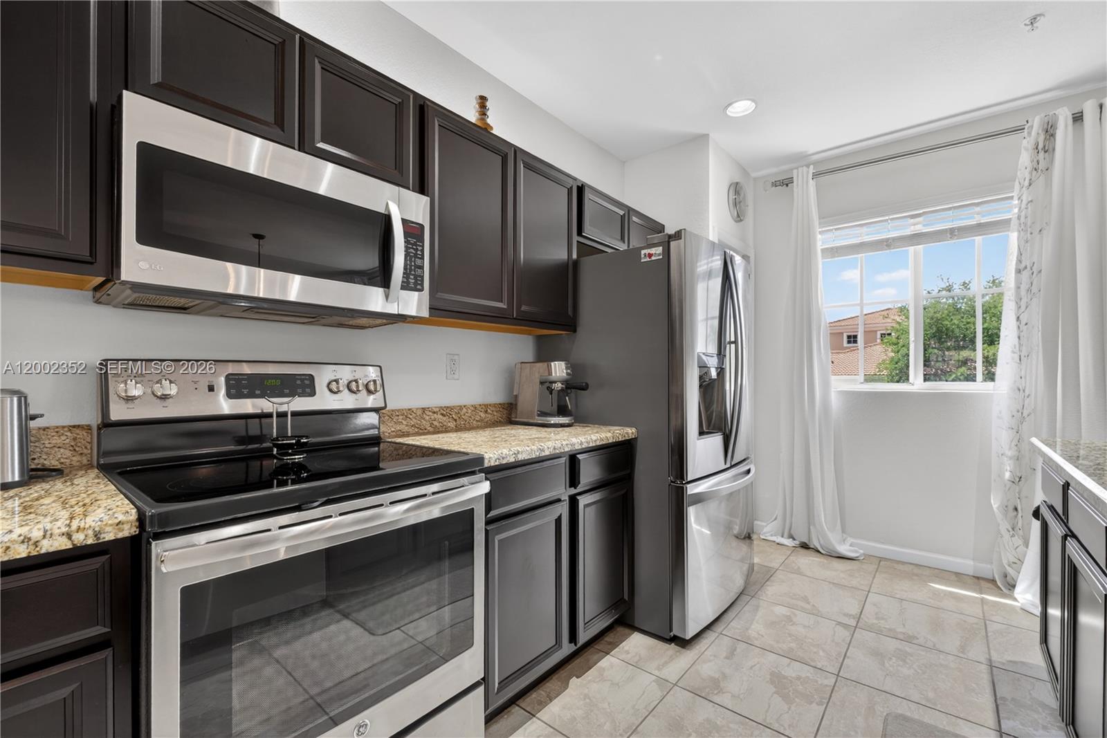 MANDARIN LAKES - Residential