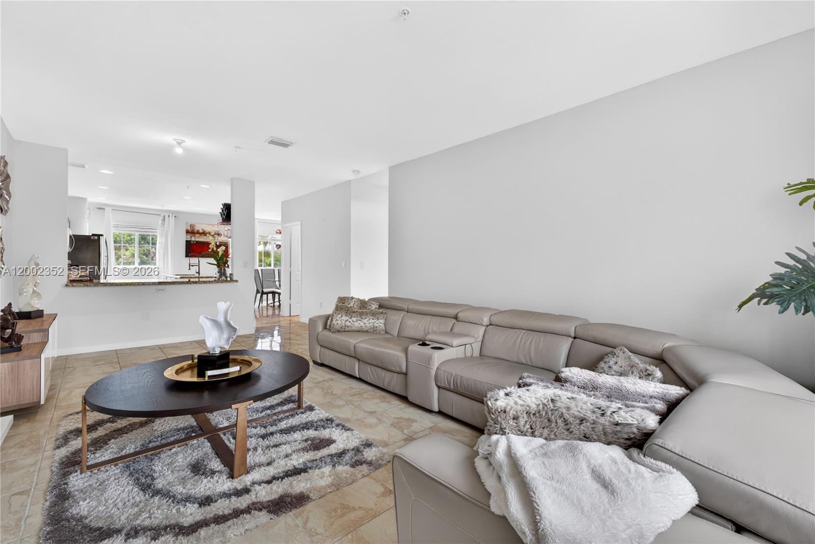 MANDARIN LAKES - Residential