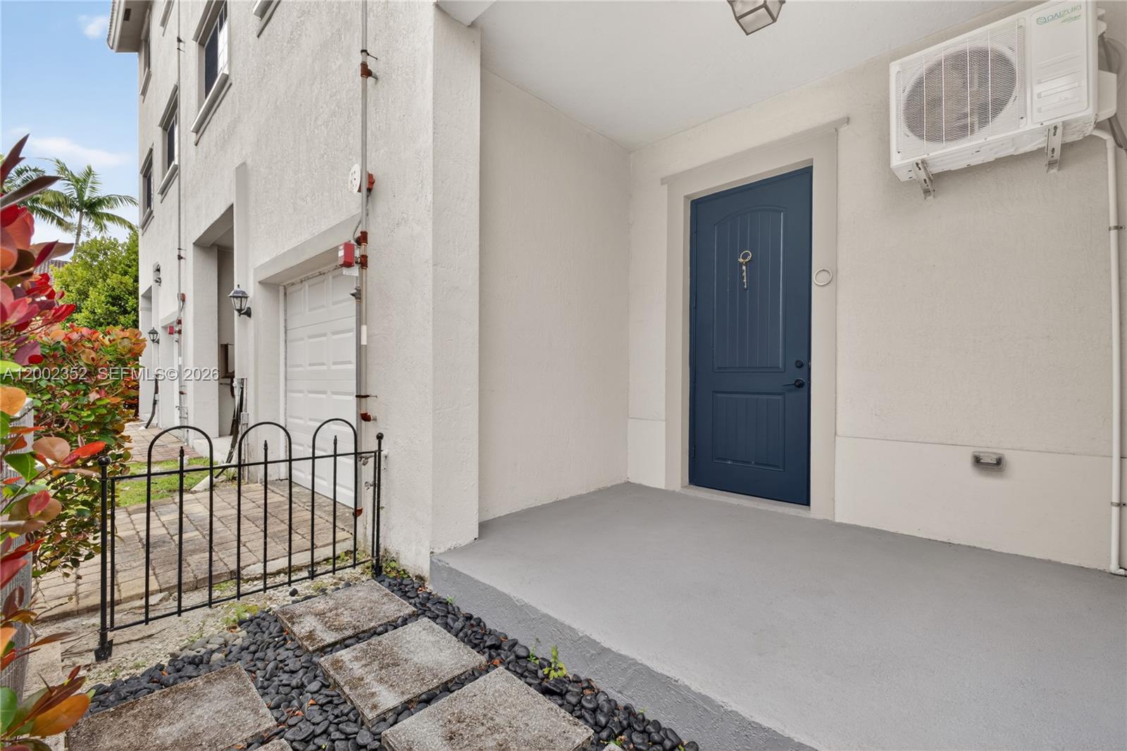 MANDARIN LAKES - Residential