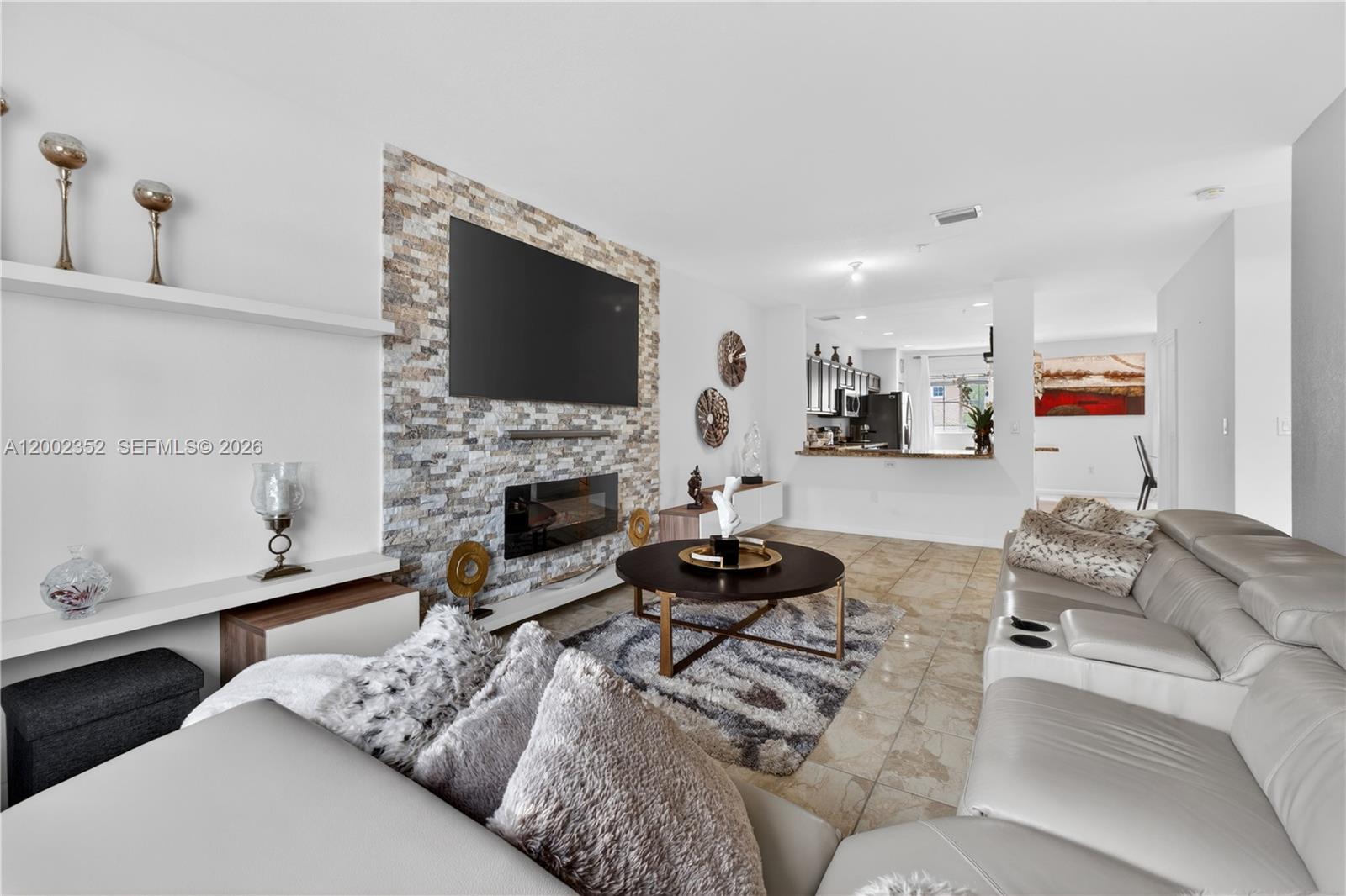 MANDARIN LAKES - Residential