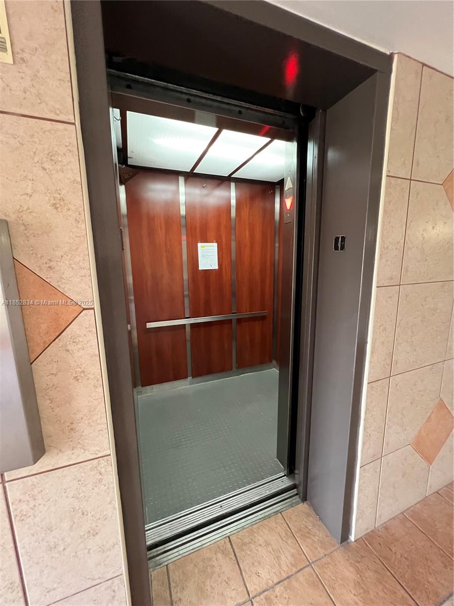 GOLFVIEW CL FONTAINEBLEAU - Residential