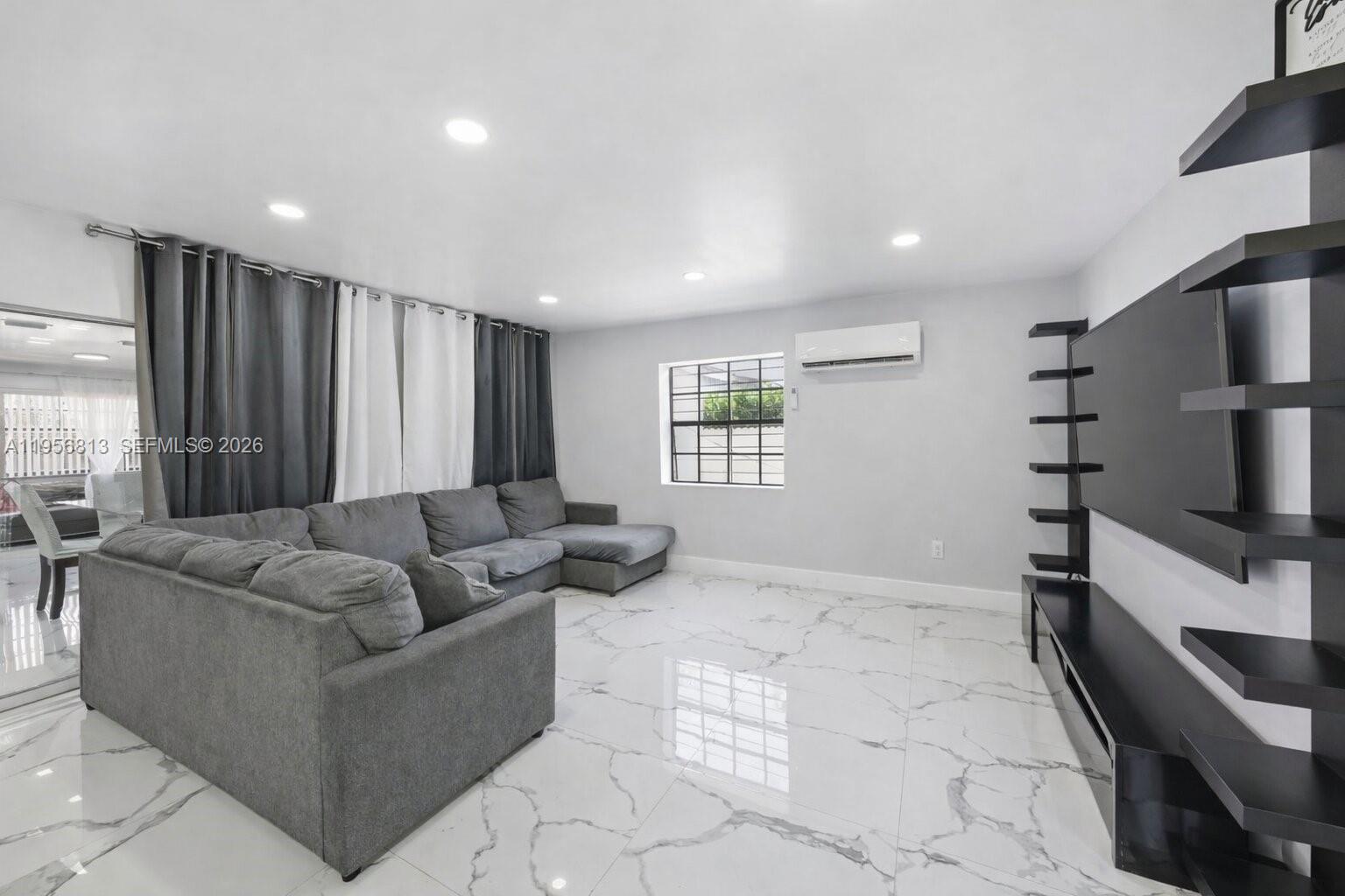 PRINCETONIAN WEST - Residential