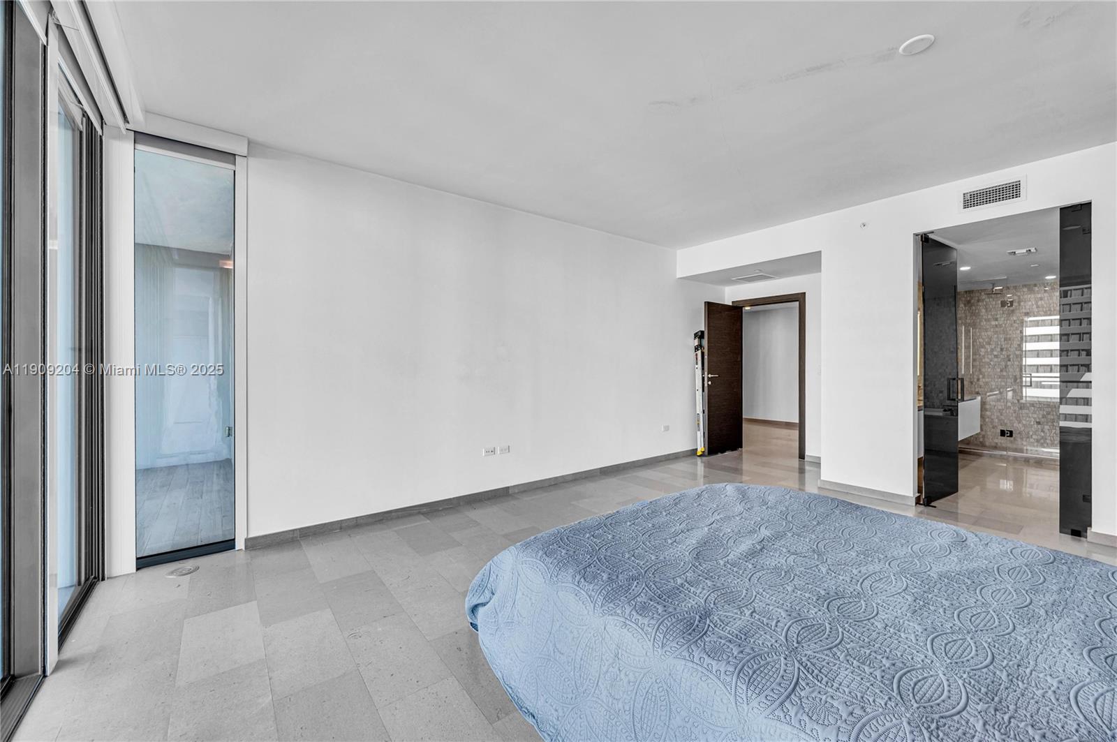 RISE CONDO - Residential