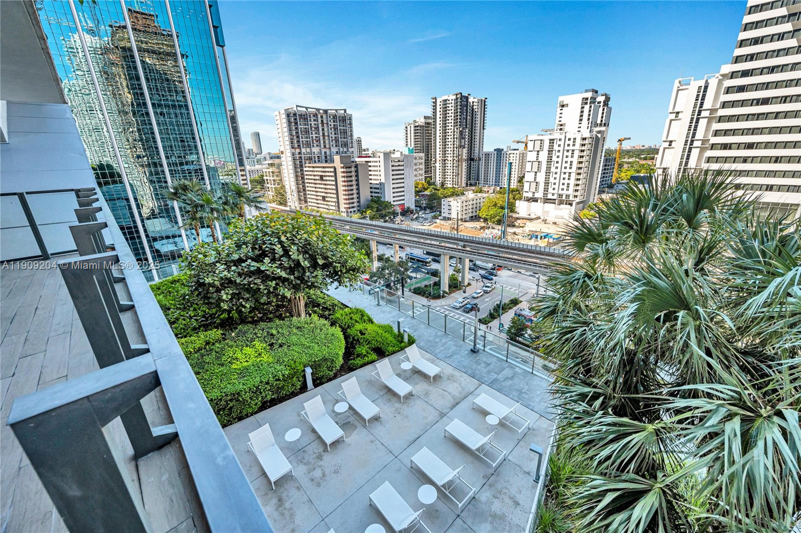 RISE CONDO - Residential