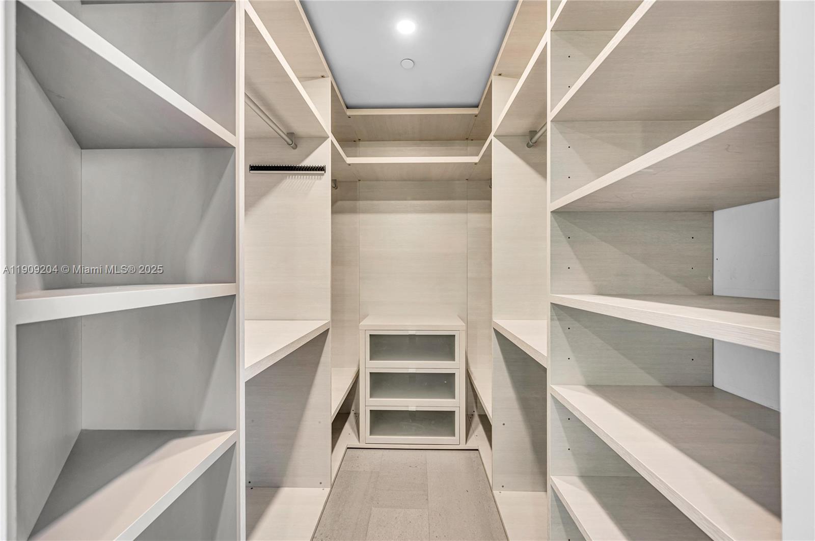 RISE CONDO - Residential